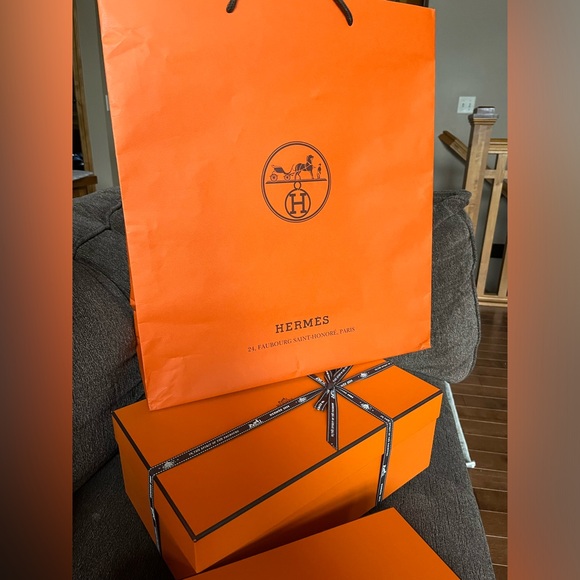 Hermes boxes and paper bags for sale. This post is for small paper bag - Picture 4 of 6